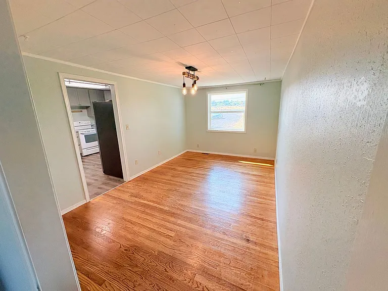1175 E Elm Ave — Photo 17