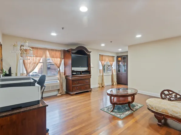 1720 New York Avenue image 1 of 25