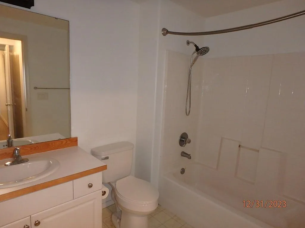 2 bed, 850 sqft, $2,000 — Photo 4
