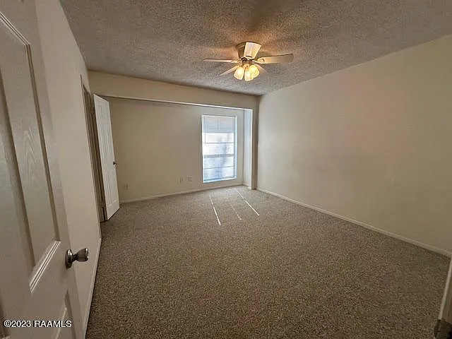 40 Phlox Dr — Photo 20