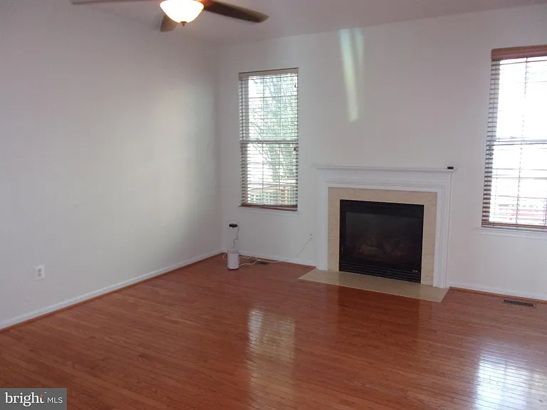 25929 Kirkwood Sq — Photo 9