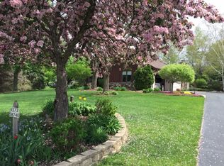 W273S8740 Ridgeway Rd, Mukwonago, WI 53149