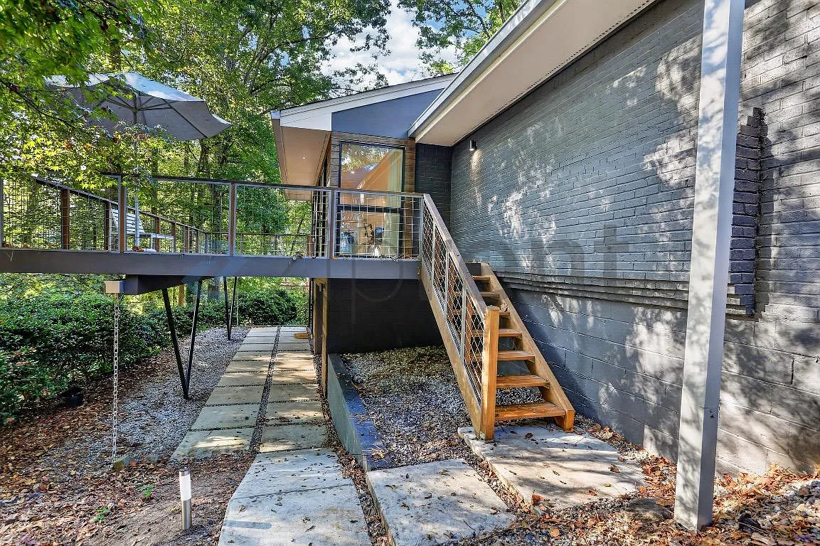 4 bed, 2419 sqft, $4,500 — Photo 3