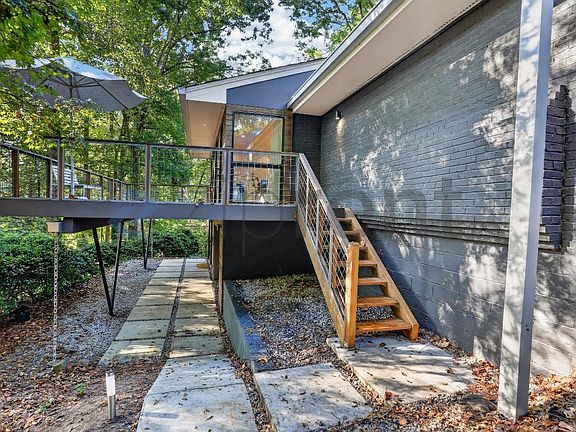 3rd image of 4351 Peachtree Dunwoody Rd NE