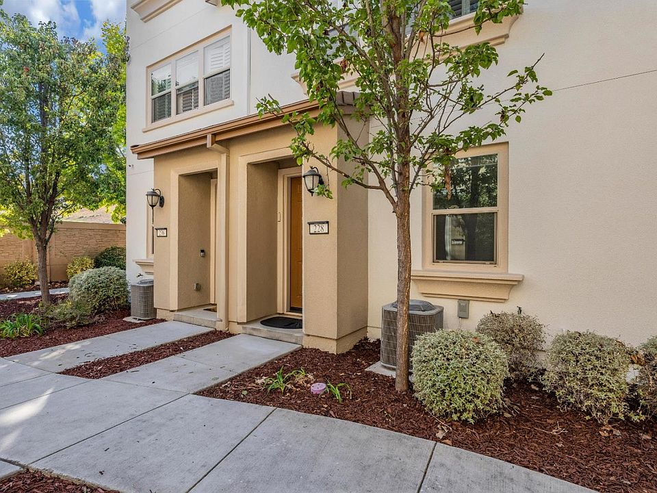 1st image of 228 Siderno Ct