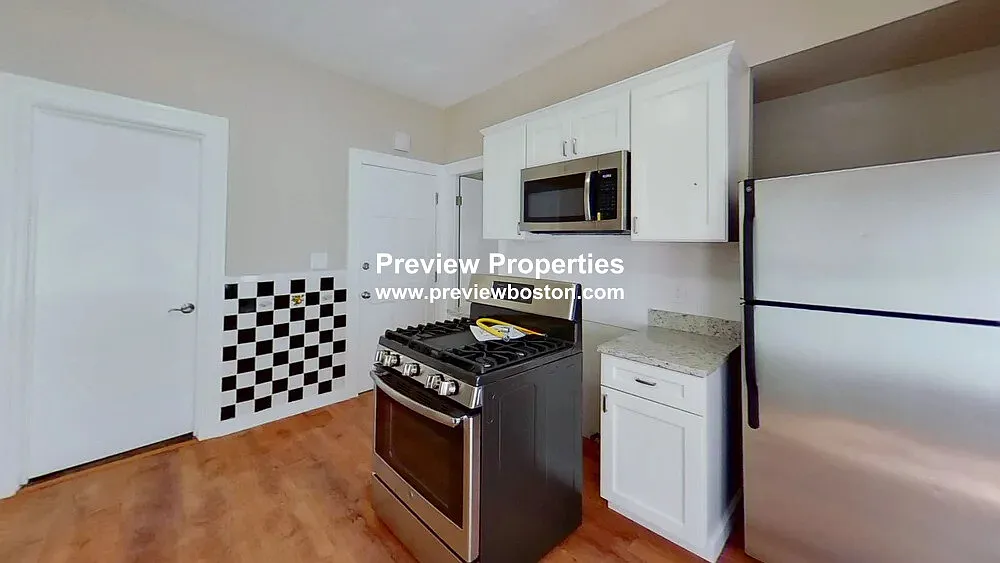 3 bed, 1.0 bath, 750 sqft, $2,850 — Photo 3