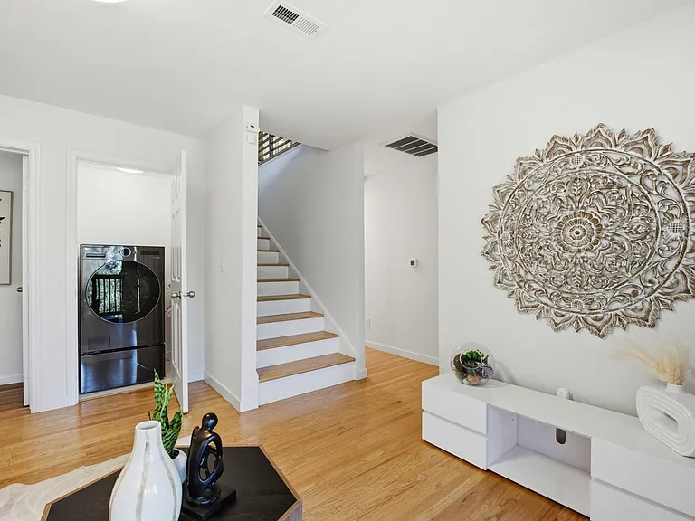 2323 Mastlands Dr — Photo 21
