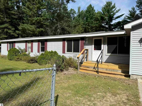 3068 S Gladwin Rd, Prudenville, MI 48651