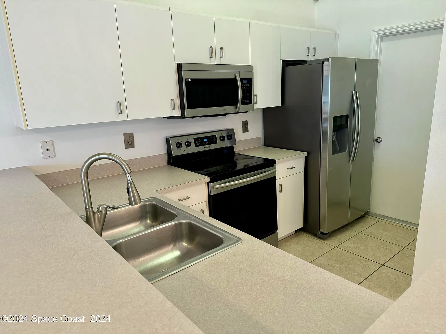 4 bed, 2.0 bath, 1300 sqft, $2,000 — Photo 3