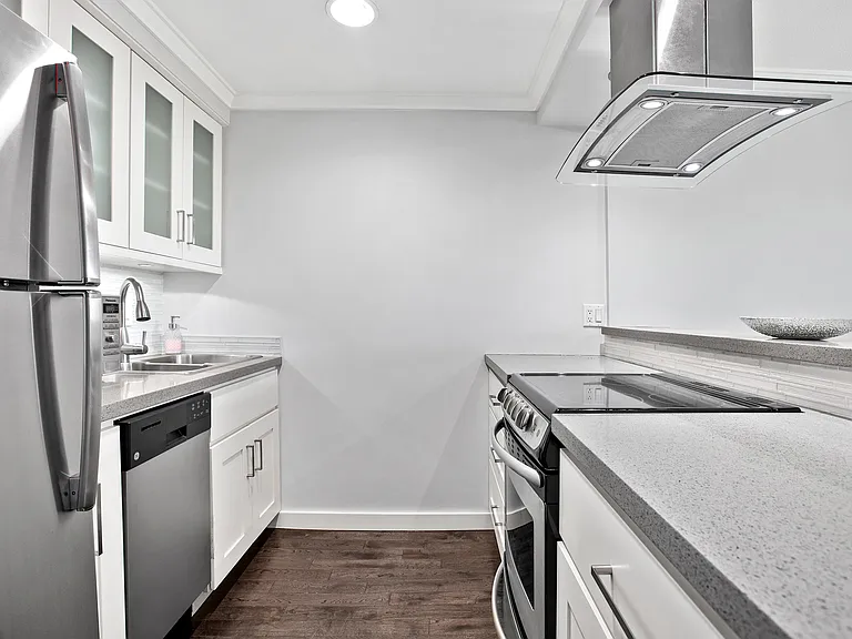 3546 Point Grey Rd #B — Photo 7