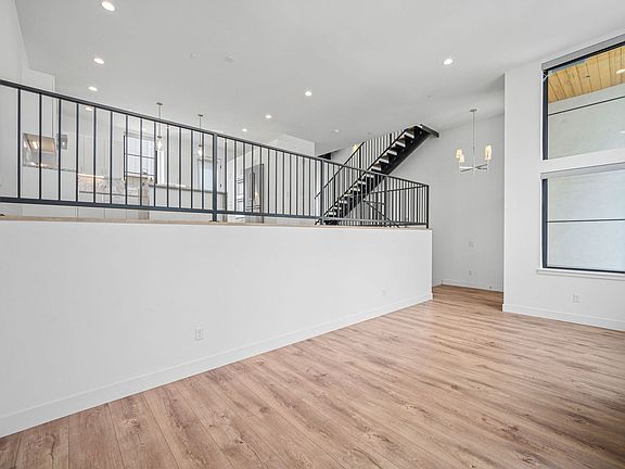 5th image of 818 Ash St Unit 2