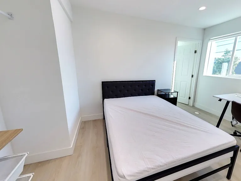 1224 W 37th Pl — Photo 84