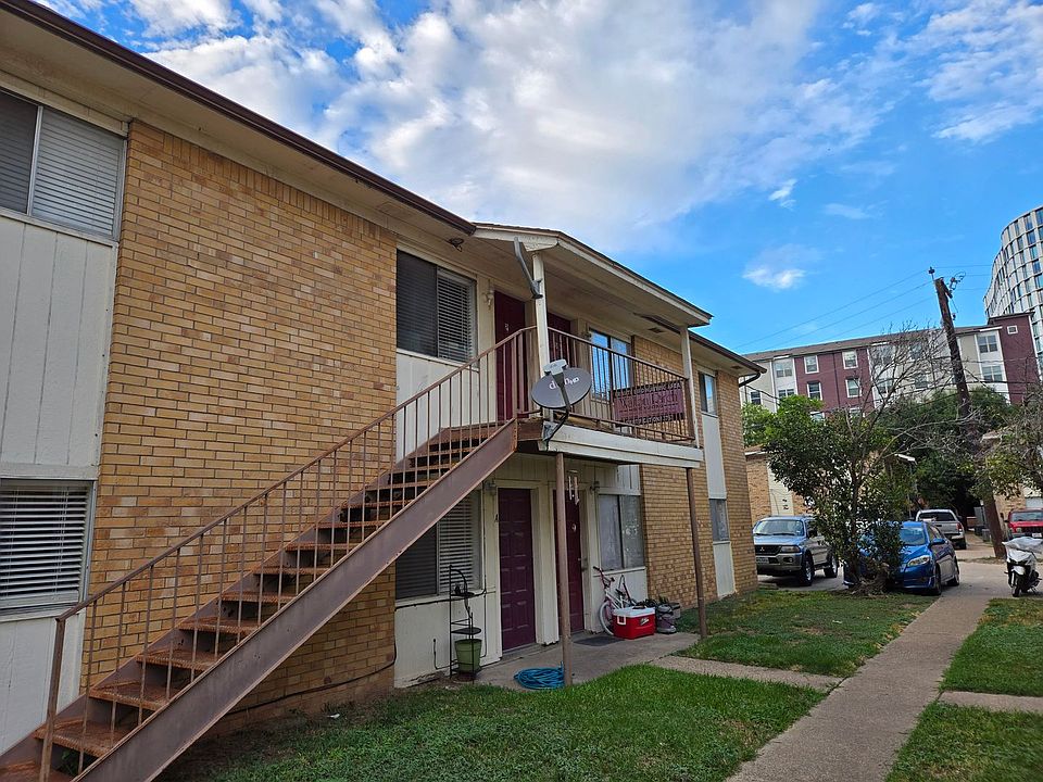 1st image of 402 1st St