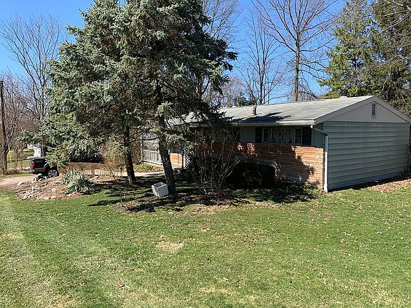 3rd image of 462 Woodlawn Ave