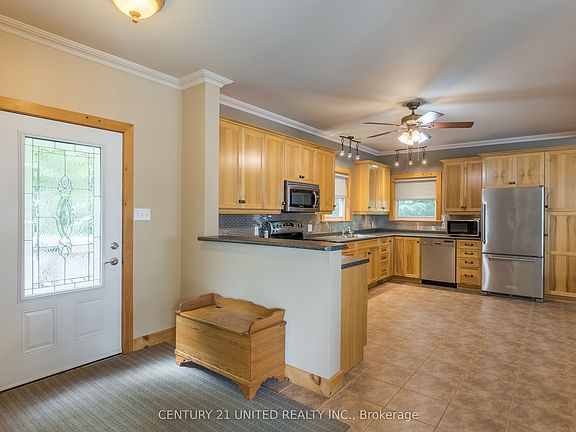 5th image of 3069 Clear Lake Rd W