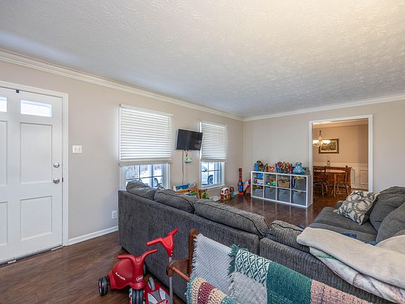 4th image of 560 Skyview Dr