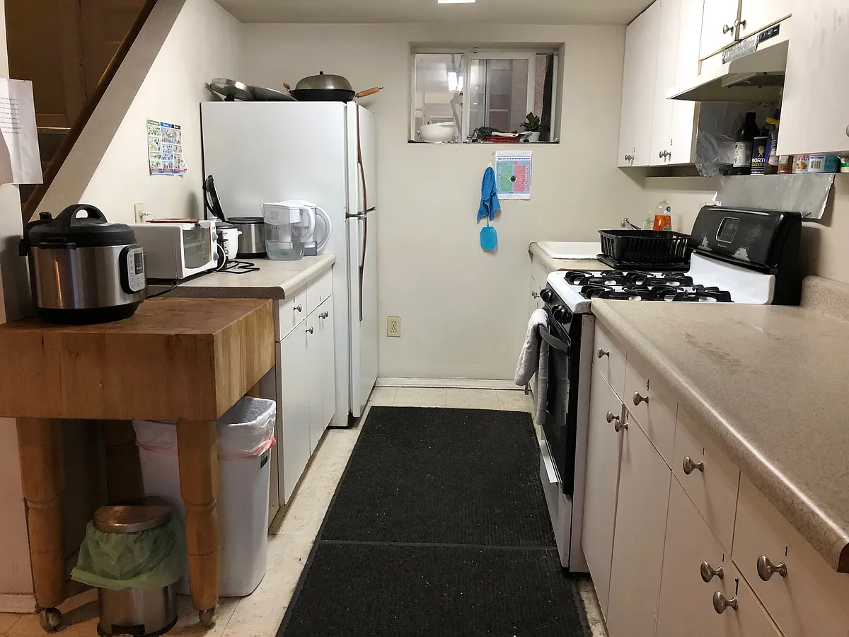 Building Photo - 4307 11th Ave NE #1