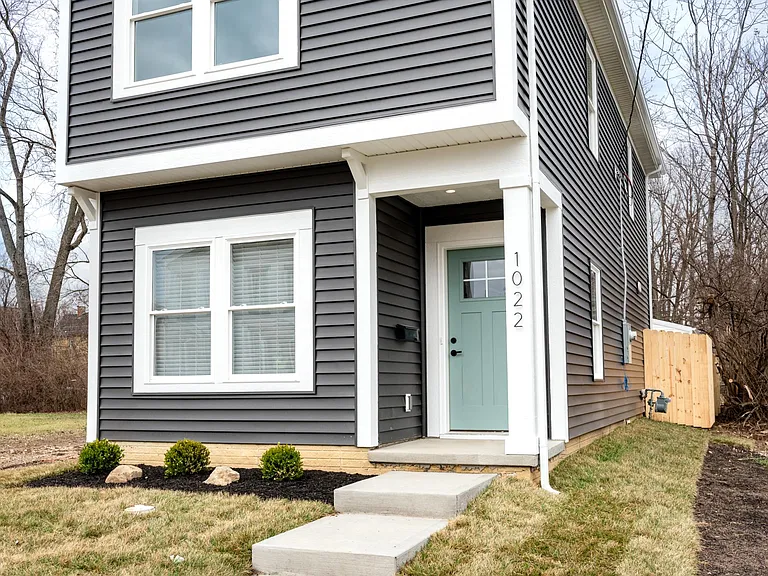 1022 E Rich St — Photo 2