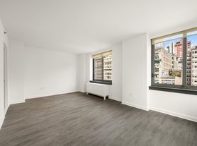 35 W 33rd St