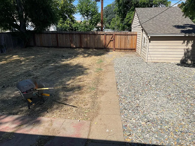 1246 Monroe St — Photo 16