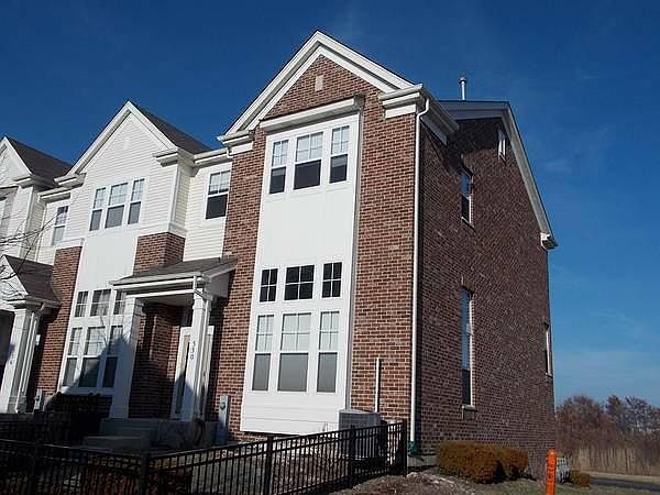 1st image of 530 Grosvenor Ln