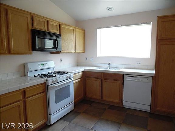 3rd image of 701 Gullwing Ln