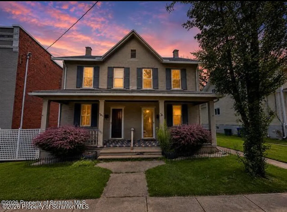 2 bed, 1.0 bath, 800 sqft, $1,350 — Photo 2