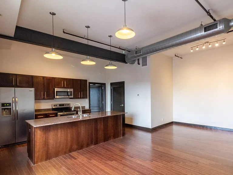 107 N Detroit Ave — Photo 42