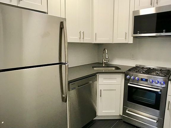 3rd image of 111 W 77th St APT 10