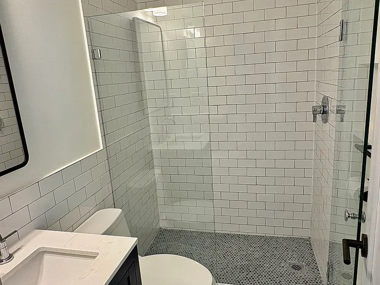 577 Franklin St #1L — Photo 7
