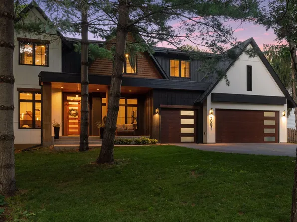 4865 Ferncroft Dr, Shorewood, MN 55331