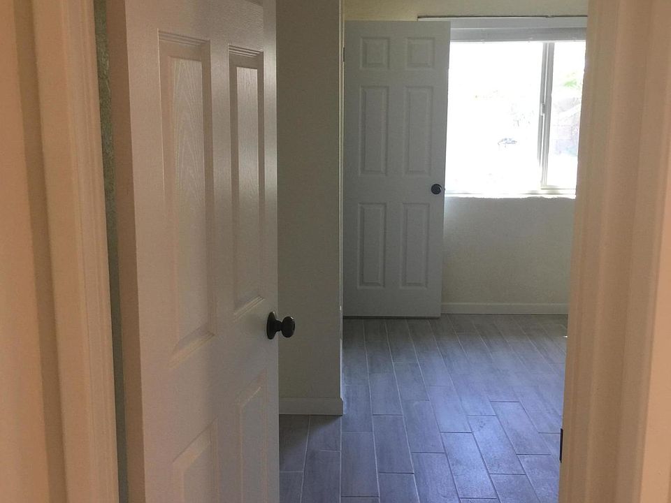 2nd image of 929 E Tuckey Ln APT 3