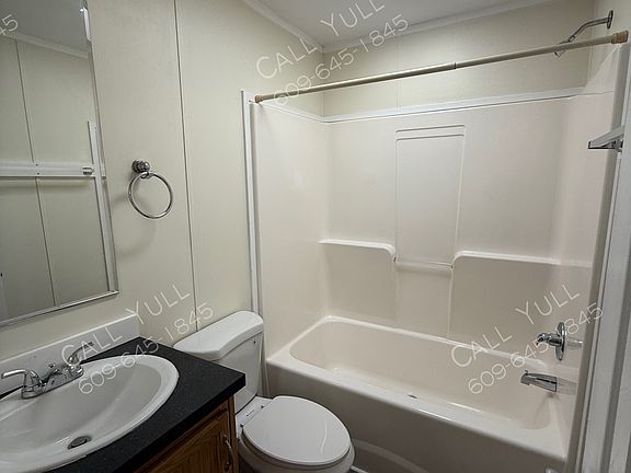 4th image of 703 Pineview Ave