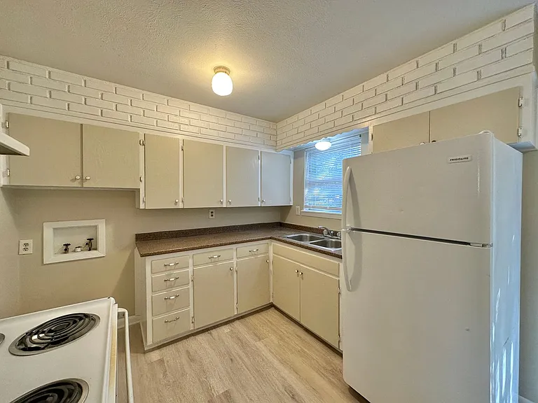 707 W Lincoln Ave — Photo 8