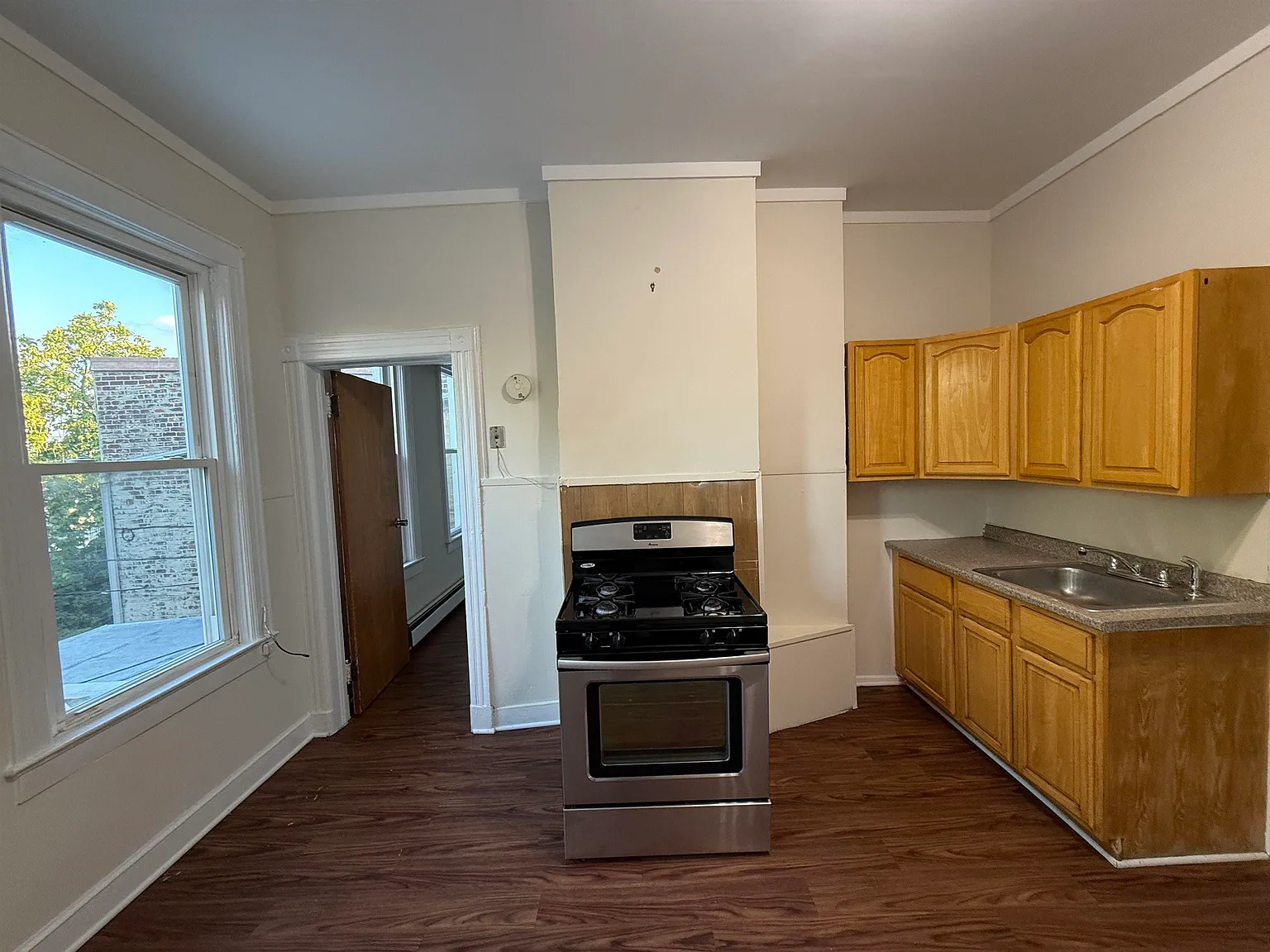 2 bed, 1.0 bath, 1000 sqft, $1,900 — Photo 3