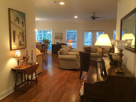3rd image of 19 Niblick Ct