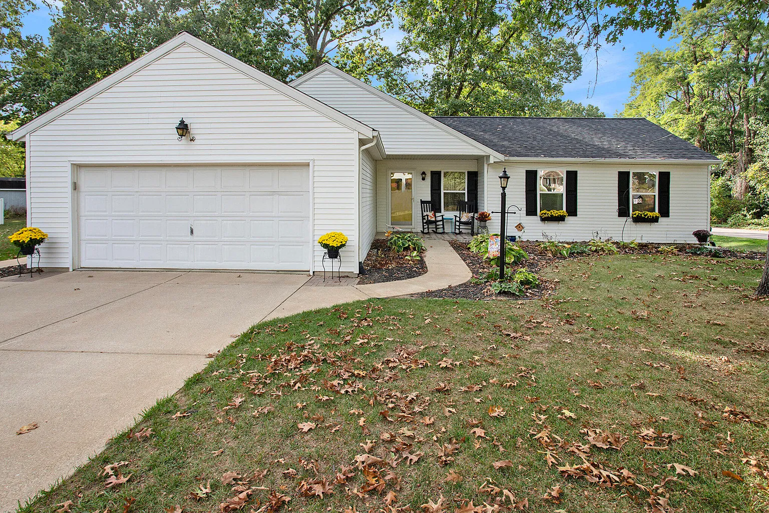207 Embury Dr photo 1