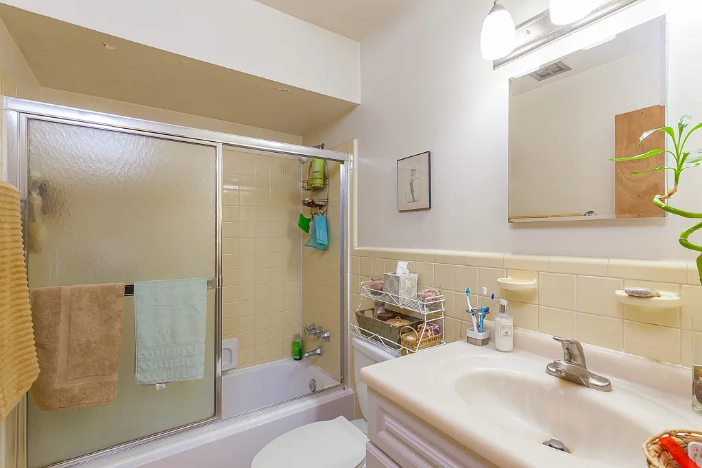 2 bed, 700 sqft, $1,694 — Photo 3