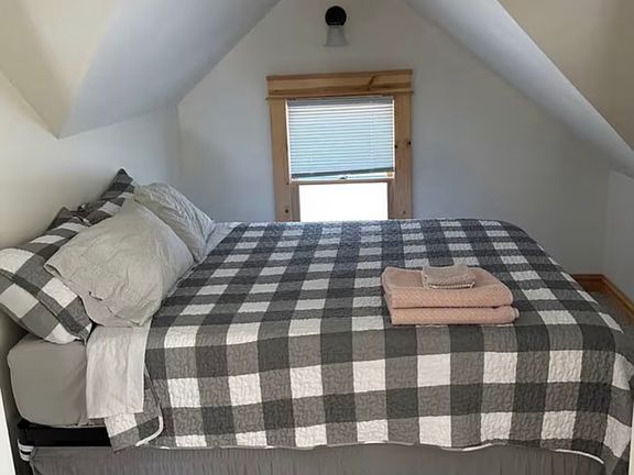 5th image of 205 George St W Unit 207