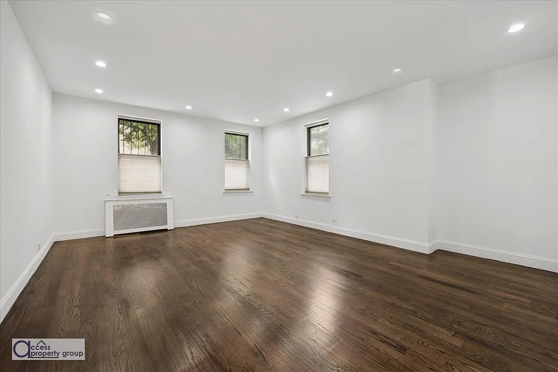 98 Park Terrace East — Photo 1