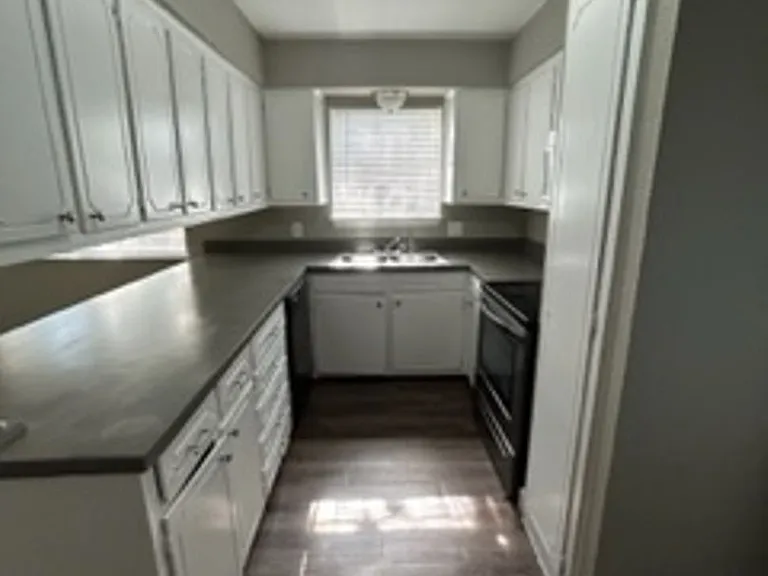 400 Donnell Dr — Photo 8