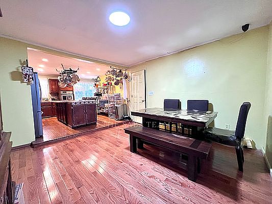 4th image of 293 Jefferson Ave #G