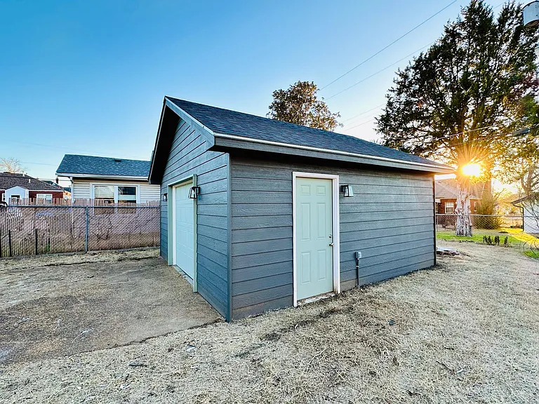 1344 S Jamestown Ave E — Photo 22