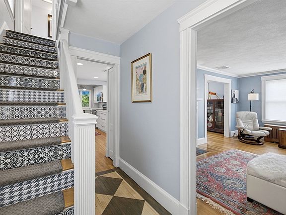 3rd image of 11 Crescent Hill Ave