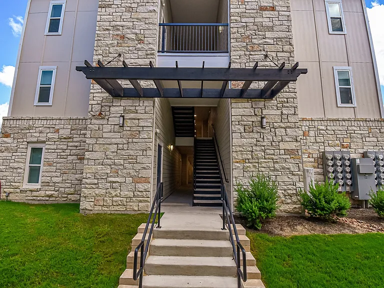 Aspire at Live Oak — Photo 11