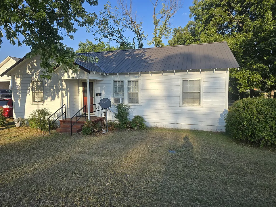 809 S Rogers St