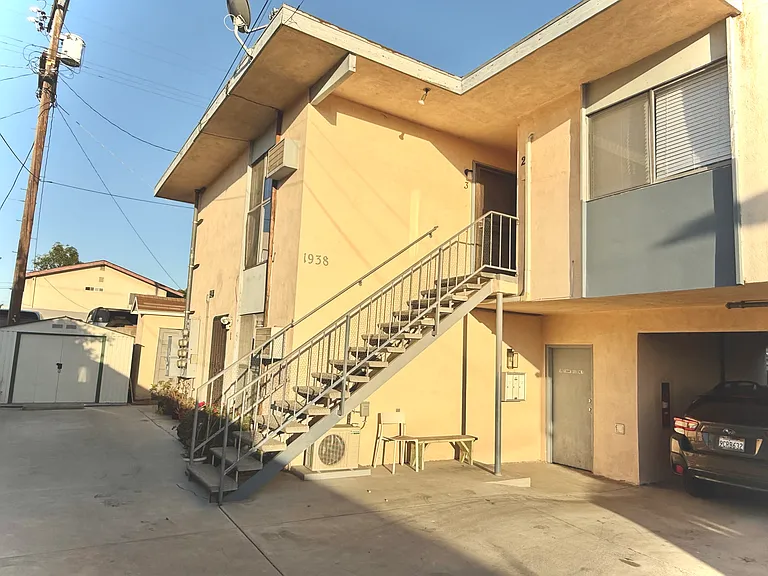 1938 Johnston St #3 — Photo 1