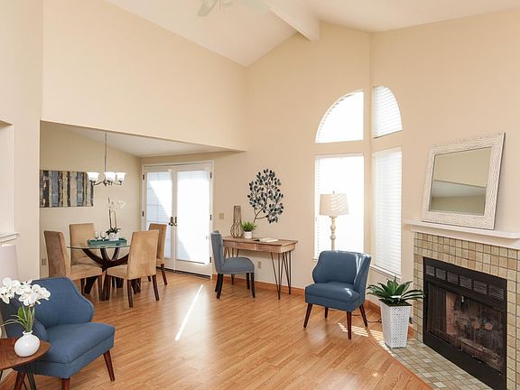 4th image of 248 Walker Dr APT 22