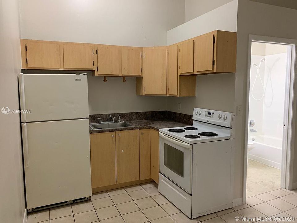1st image of 2027 Fletcher St #5