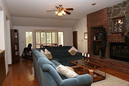 Large Family Room with Wet Bar & Fireplace